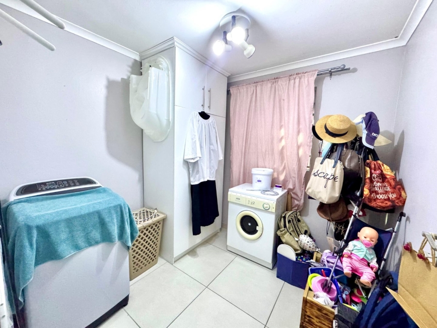 To Let 3 Bedroom Property for Rent in Wavecrest Western Cape
